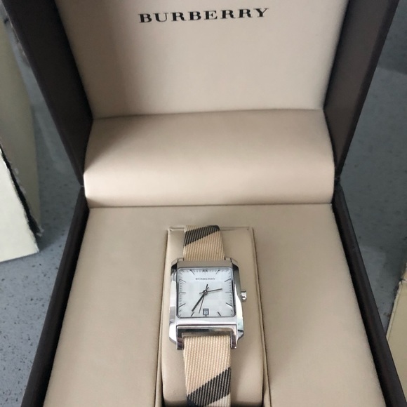Burberry Accessories - 🔥SALE🔥Women’s Burberry Watch